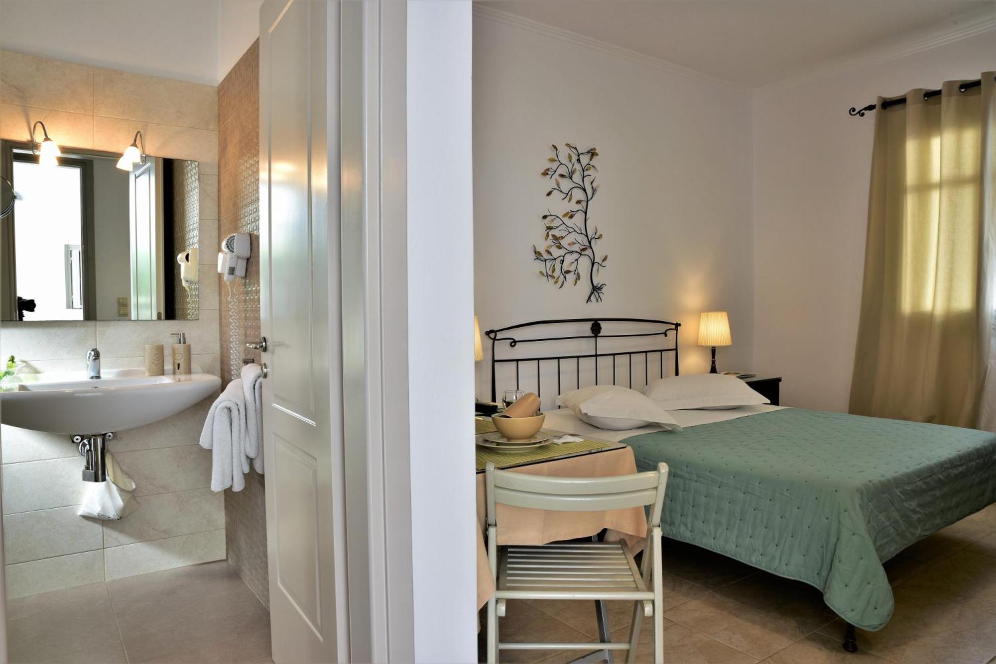 Ostria 2* Adamantas (Milos)