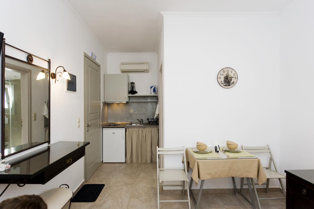 Ostria 2* Adamantas (Milos)