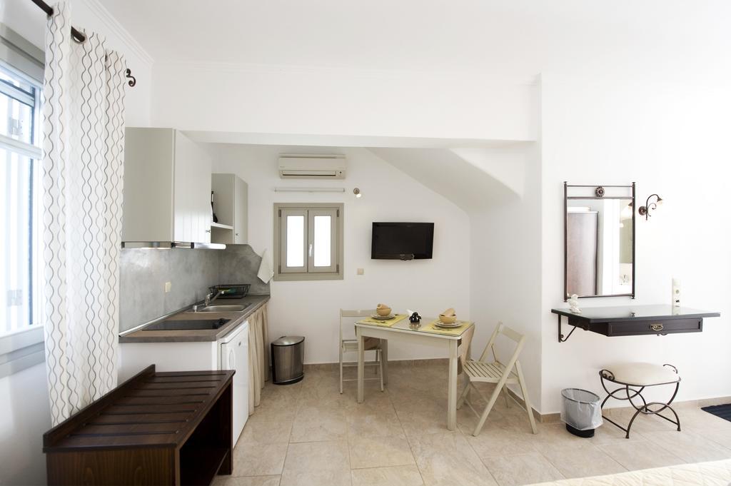 Ostria Aparthotel Adamantas (Milos)