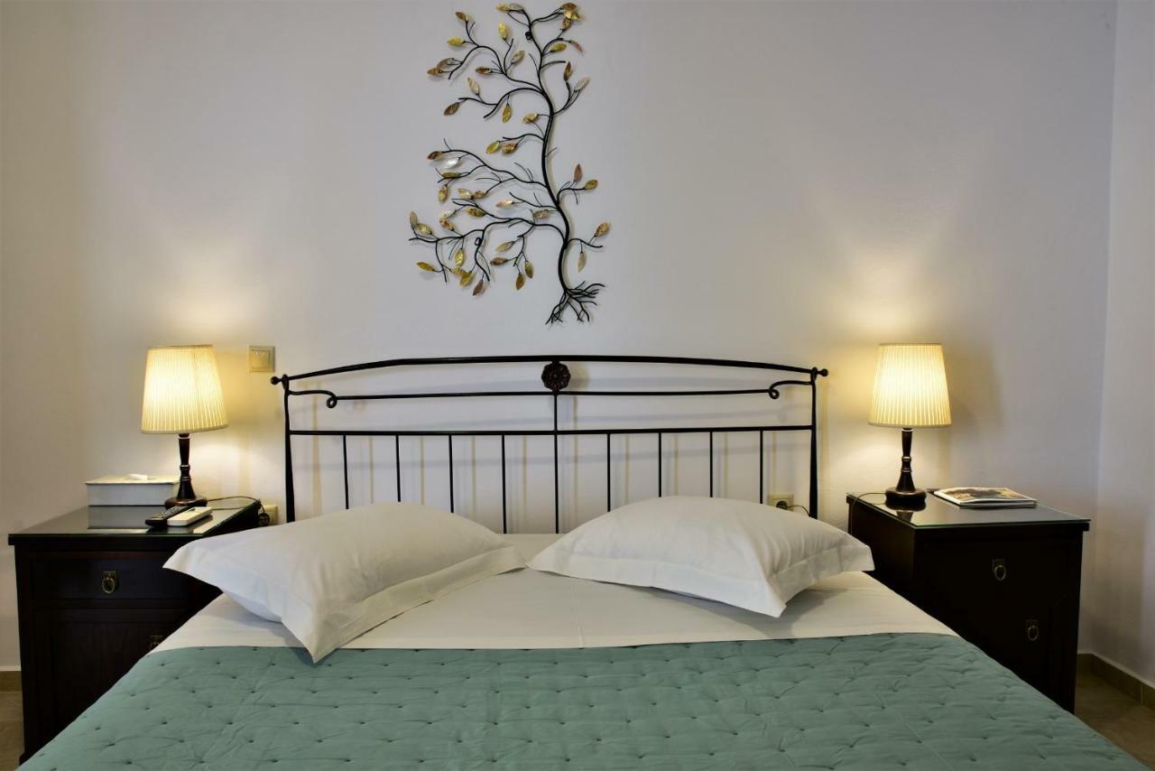 Ostria Aparthotel Adamantas (Milos)